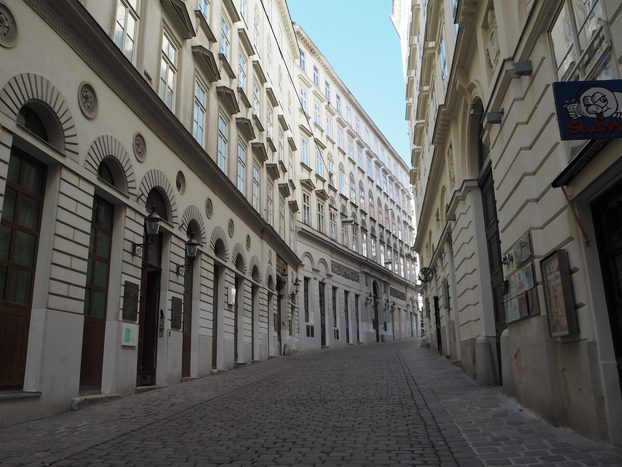 閉塞感のあるウィーンの街並み - オーストリアSV2014
