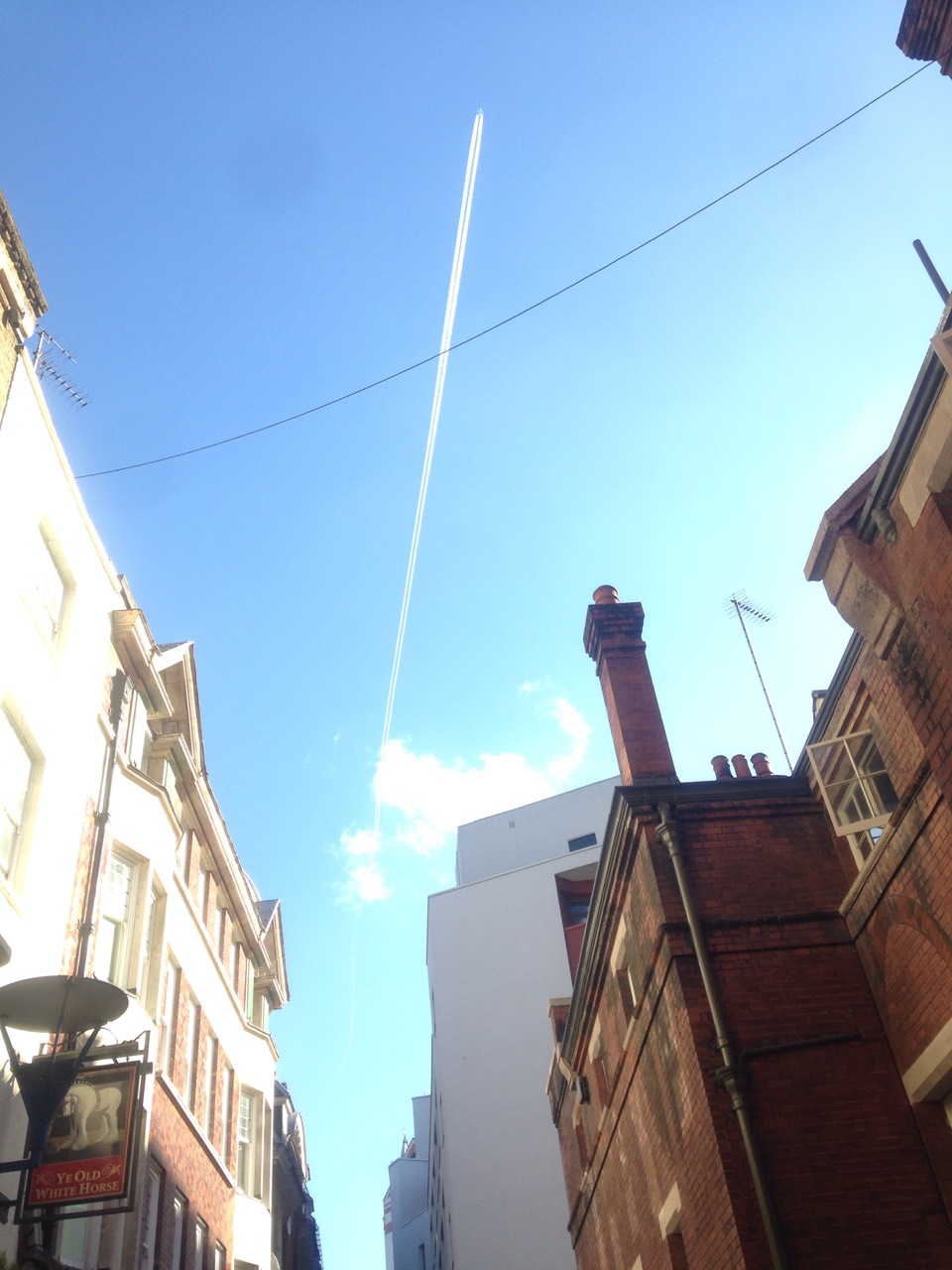 イギリスSV2014：晴れた空に映えるLSEの校舎