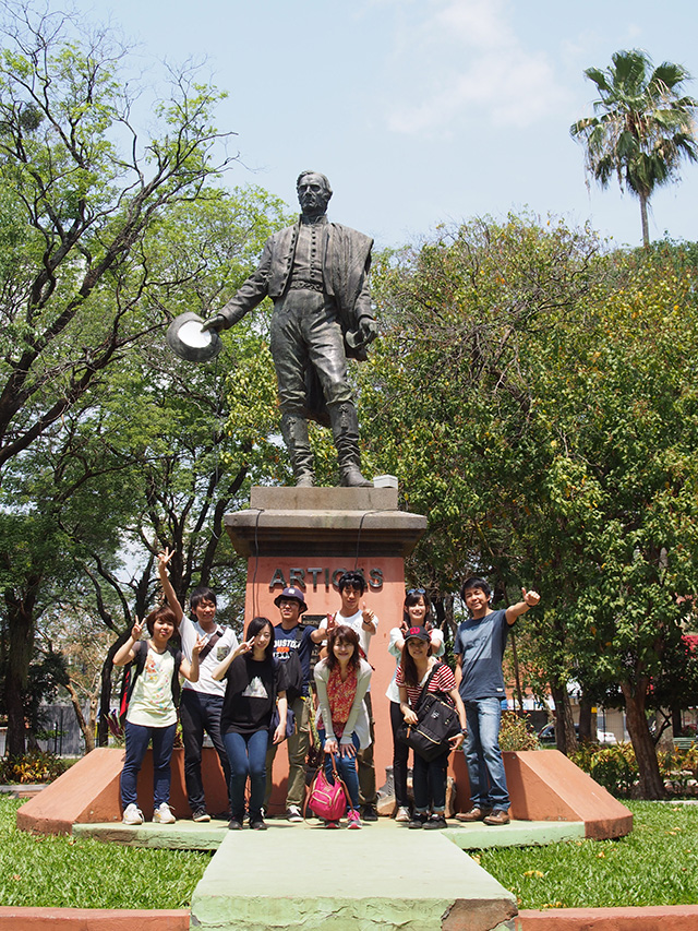 パラグアイSV2015：首都アスンシオンにて渡航メンバーでの集合写真